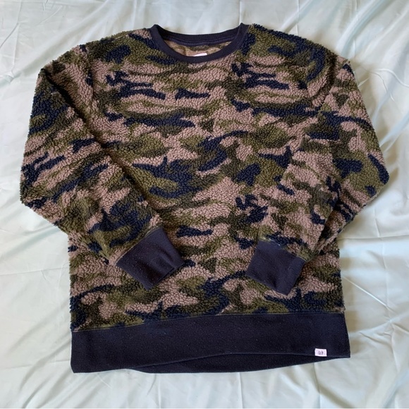 Gap Kids Boys Camouflage Sherpa Crewneck Sweatshirt - Picture 1 of 3